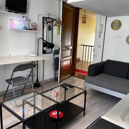 Love Wins Montmartre Париж Екстер'єр фото