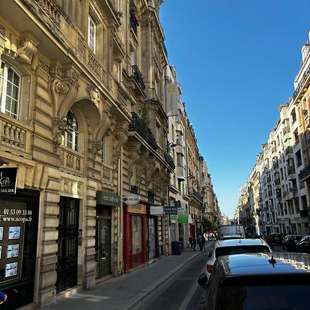 Love Wins Montmartre Париж Екстер'єр фото