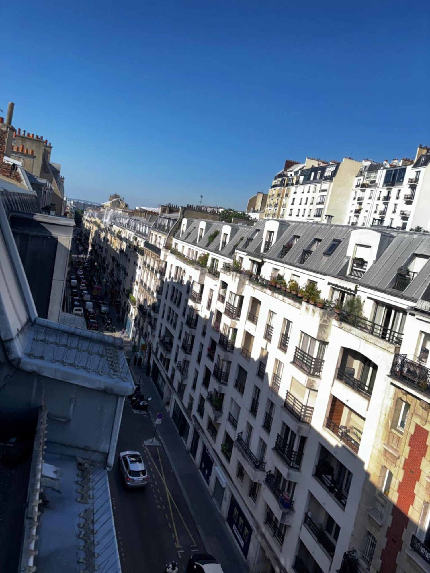 Love Wins Montmartre Париж Екстер'єр фото