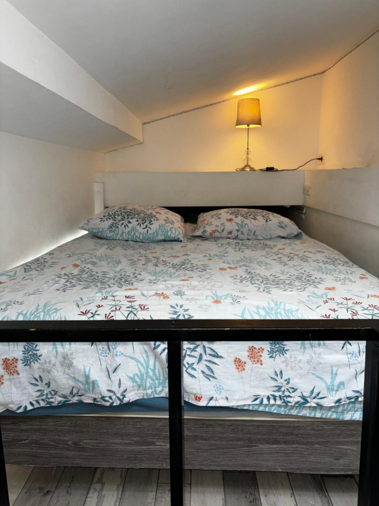 Love Wins Montmartre Париж Екстер'єр фото