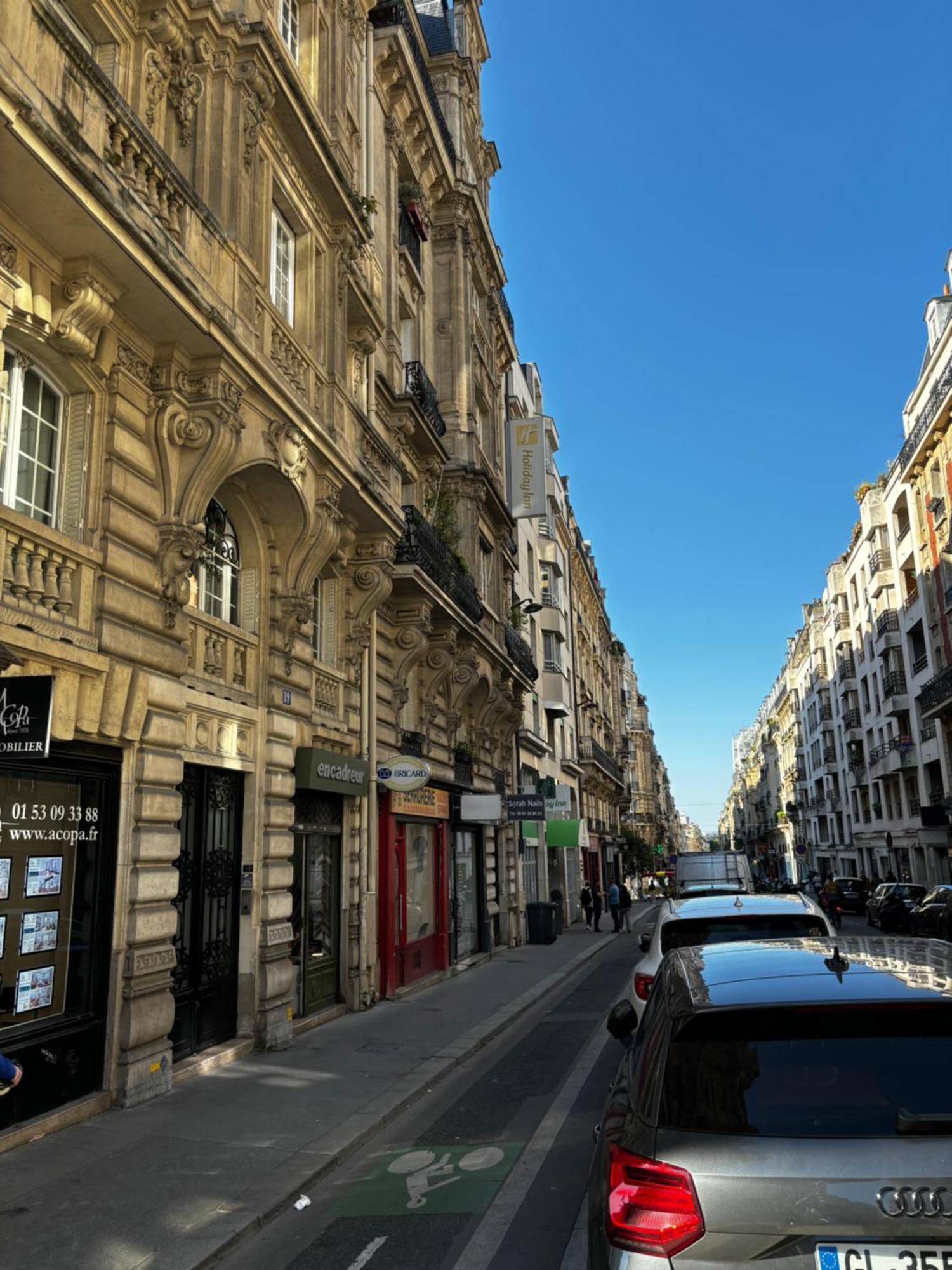 Love Wins Montmartre Париж Екстер'єр фото
